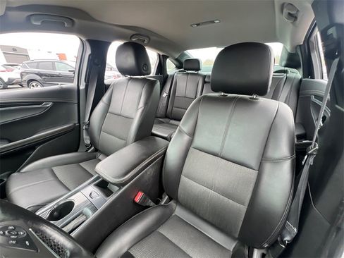 Used 2016 Chevrolet Impala LT w/ Convenience Package image 26