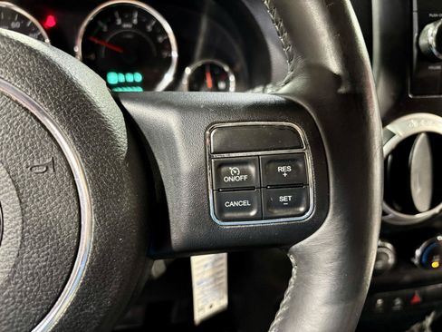 Used 2013 Jeep Wrangler Unlimited Sahara AWD/4WD image 27