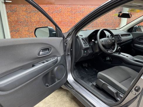 Used 2021 Honda HR-V LX image 10