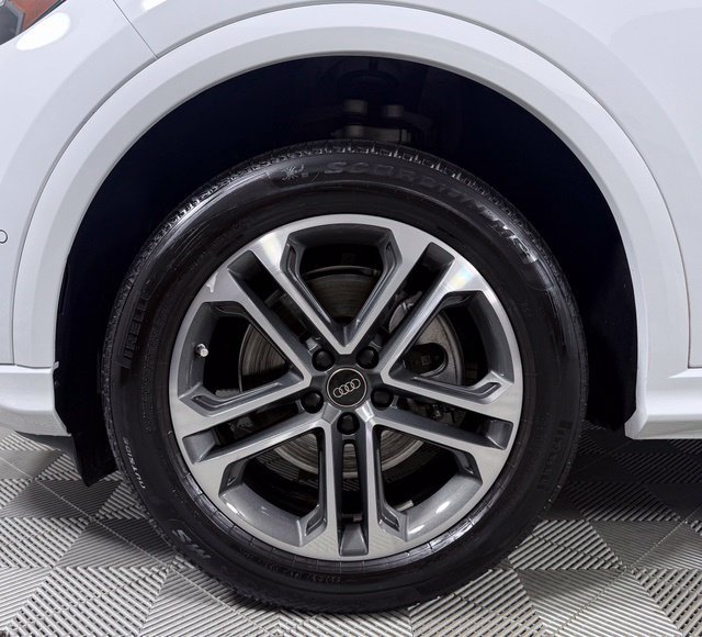 Certified 2025 Audi Q5 Premium w/ Convenience Package AWD/4WD image 9
