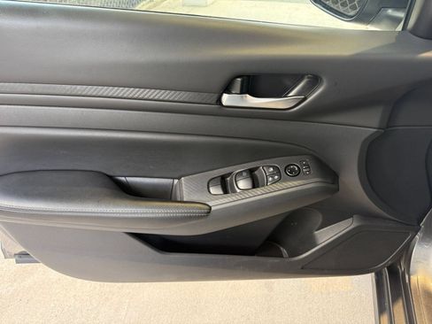 Used 2025 Nissan Altima 2.5 SV FWD image 18