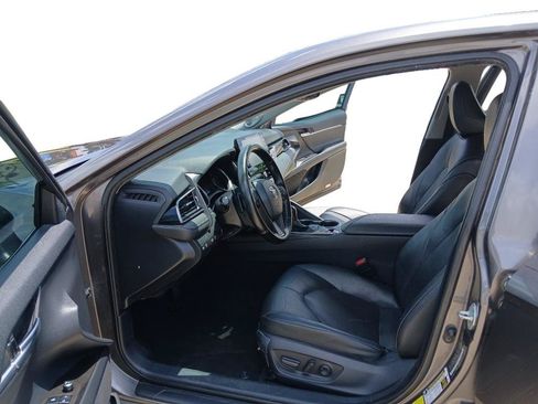 Used 2021 Toyota Camry XSE FWD image 7