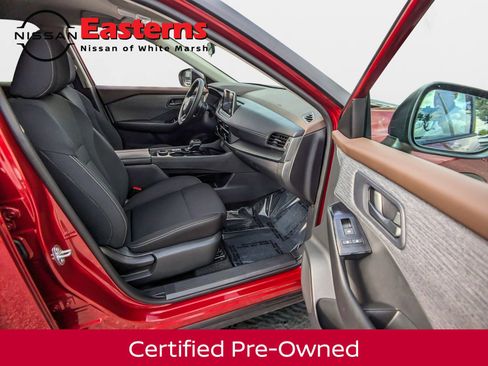 Used 2023 Nissan Rogue S image 16