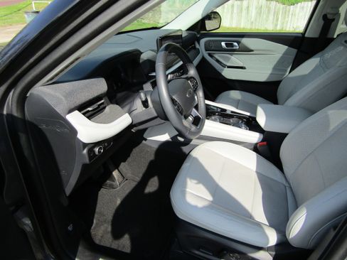 Used 2025 Ford Explorer Platinum w/ Ultimate Package image 11