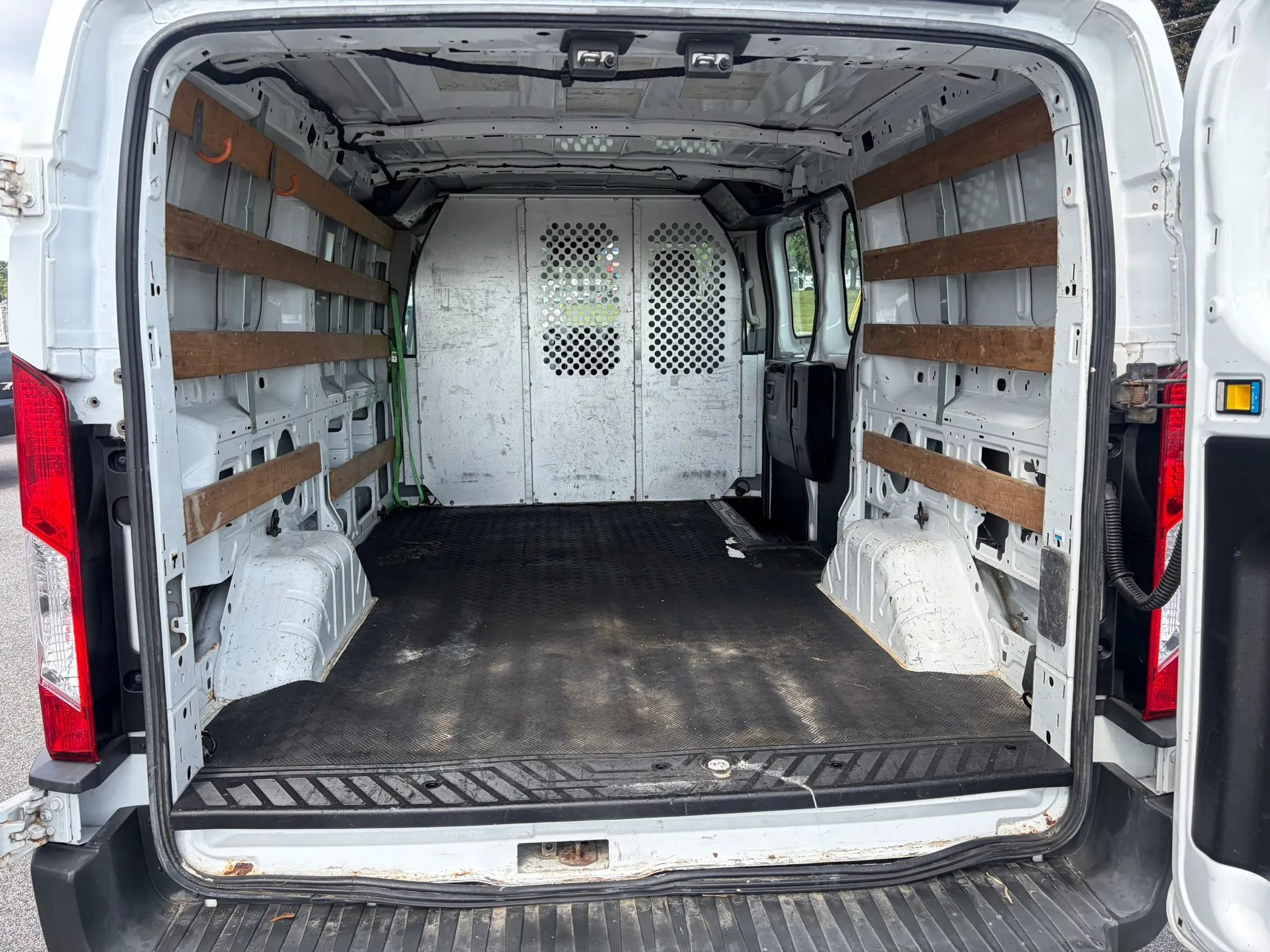 Used 2016 Ford Transit 250 130 Low Roof w/ Exterior Upgrade Package RWD image 27