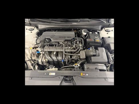 Used 2025 Hyundai Elantra Sport FWD image 21