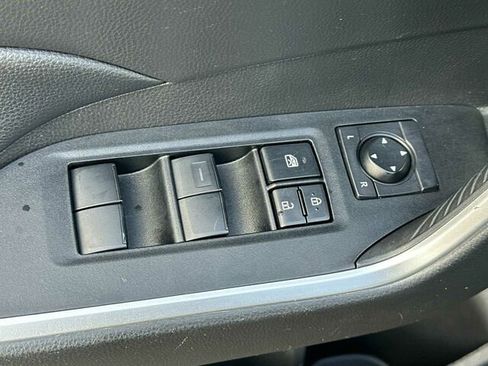 Used 2021 Toyota RAV4 LE image 13