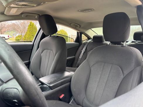 Used 2015 Chrysler 200 Limited image 10