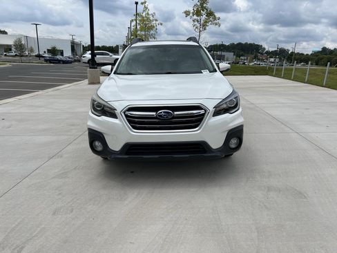 Used 2019 Subaru Outback 2.5i Limited AWD/4WD image 3