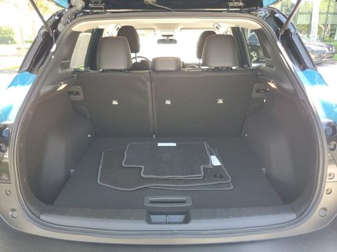 Certified 2025 Nissan Kicks SR FWD image 9