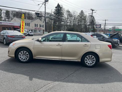 Used 2012 Toyota Camry LE image 2