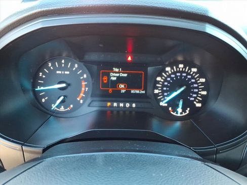 Used 2020 Ford Edge SE image 16