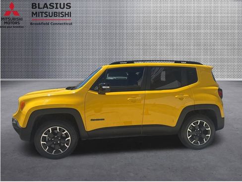 Used 2023 Jeep Renegade Latitude AWD/4WD image 18