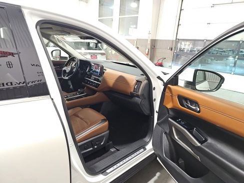 Certified 2023 Nissan Pathfinder Platinum w/ Cargo Package image 30