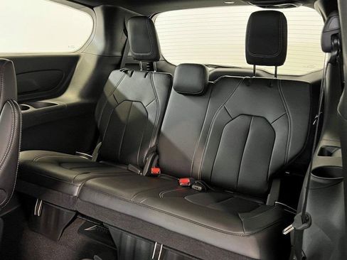 New 2026 Chrysler Pacifica Select image 12