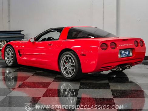 Used 1998 Chevrolet Corvette Coupe w/ Roof Pkg RWD image 10