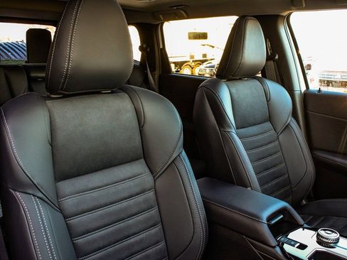 New 2026 Mitsubishi Outlander AWD image 41