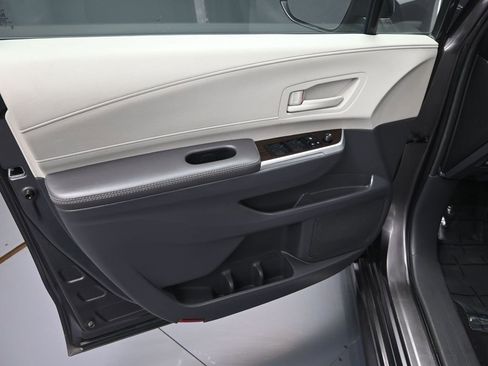 Used 2024 Toyota Sienna LE image 10