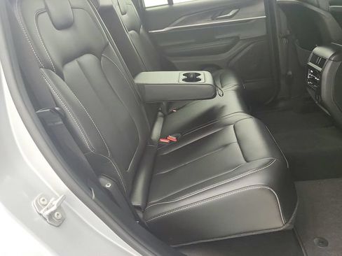Used 2025 Jeep Grand Cherokee Limited w/ Black Appearance Package RWD image 32