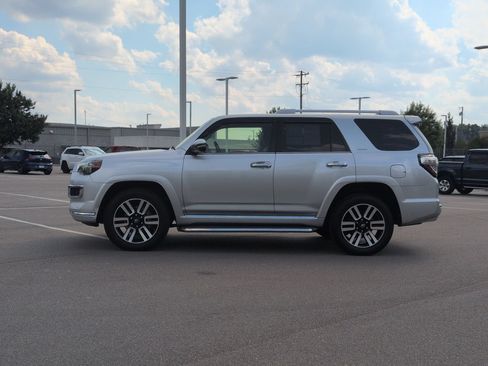 Used 2020 Toyota 4Runner Limited AWD/4WD image 7