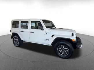 Used 2025 Jeep Wrangler Unlimited Sahara AWD/4WD video 2