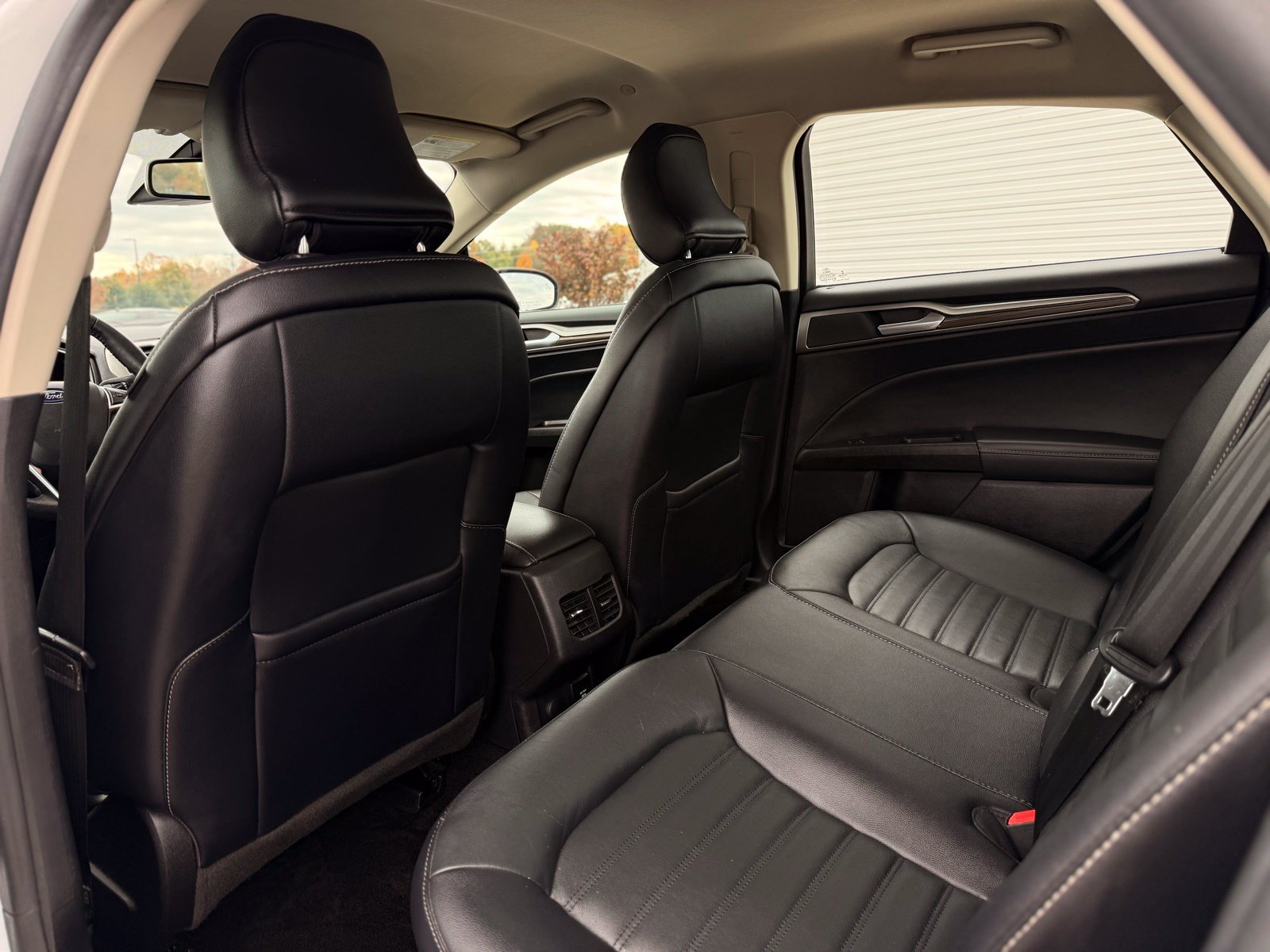 Used 2018 Ford Fusion SE w/ Equipment Group 602A FWD image 16