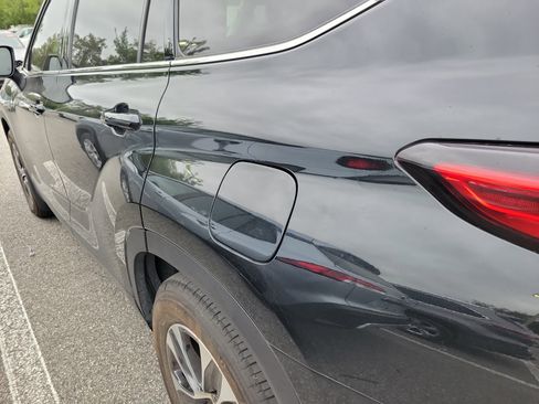 Used 2021 Toyota Highlander XLE FWD image 22