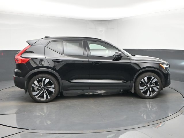 Used 2023 Volvo XC40 B5 Plus w/ Driver Assist Package AWD/4WD image 9