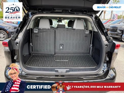 Used 2023 Toyota Highlander L FWD image 11