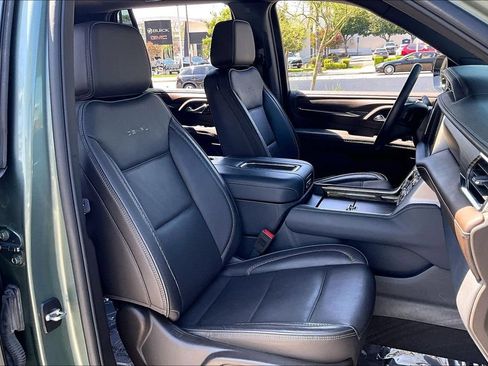 Used 2024 GMC Yukon Denali RWD image 9