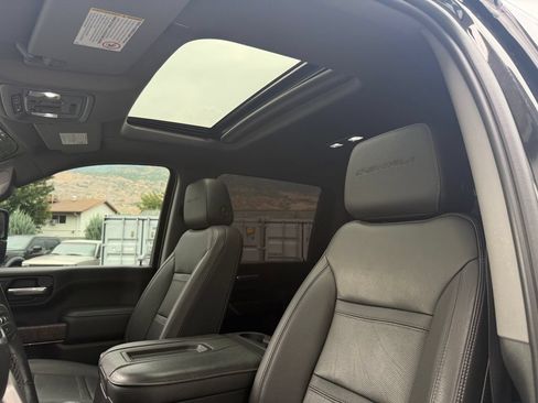 Used 2022 GMC Sierra 3500 Denali w/ Denali Black Diamond Edition AWD/4WD image 23