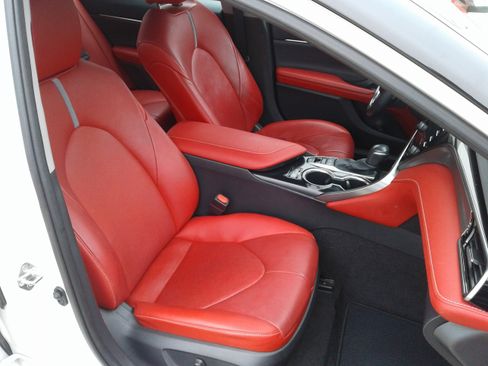 Used 2020 Toyota Camry XSE image 10