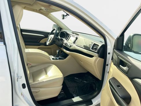 Used 2015 Toyota Highlander XLE FWD image 14