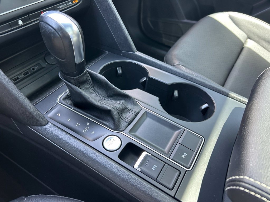 Used 2020 Volkswagen Atlas Cross Sport SE w/ Panoramic Sunroof Package FWD image 37
