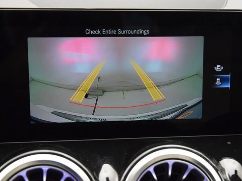 Used 2022 Mercedes-Benz GLB 250 4MATIC image 32