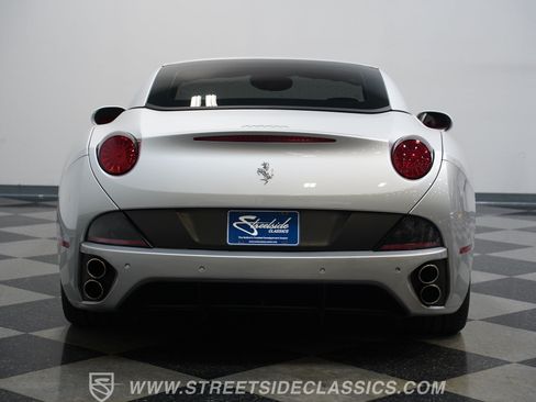 Used 2010 Ferrari California RWD image 25