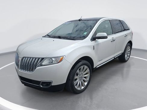 Used 2014 Lincoln MKX AWD w/ Equipment Group 102A image 9