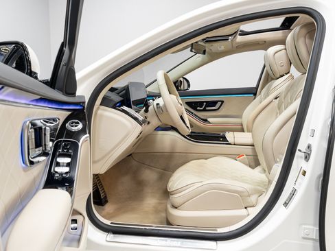 Used 2023 Mercedes-Benz S 580 4MATIC Sedan w/ AMG Line image 6