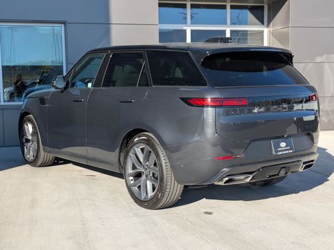 Used 2025 Land Rover Range Rover Sport SE image 10