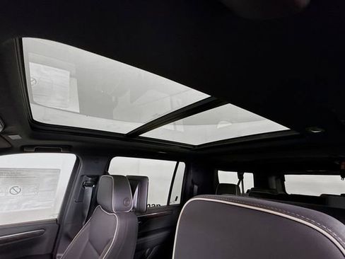 New 2025 Chevrolet Suburban Premier image 25