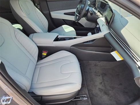New 2025 Hyundai Elantra Limited image 8