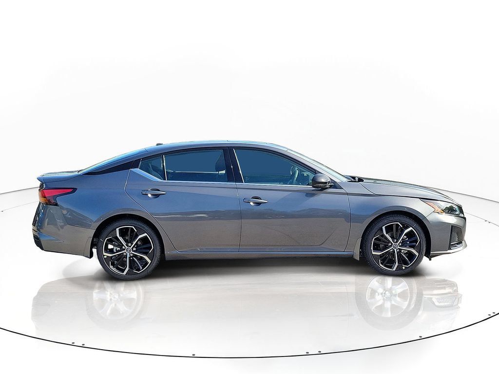 New 2026 Nissan Altima 2.5 SR w/ SR Premium Package FWD image 5