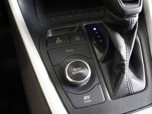 Used 2022 Toyota RAV4 LE AWD/4WD image 22
