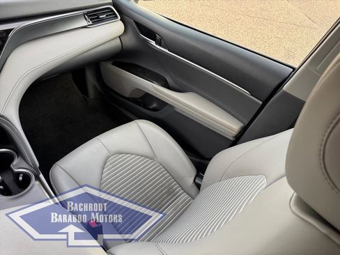 Used 2024 Toyota Camry SE image 19