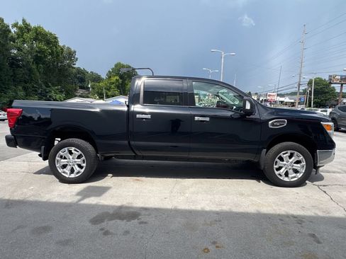 Used 2017 Nissan Titan SV AWD/4WD image 7