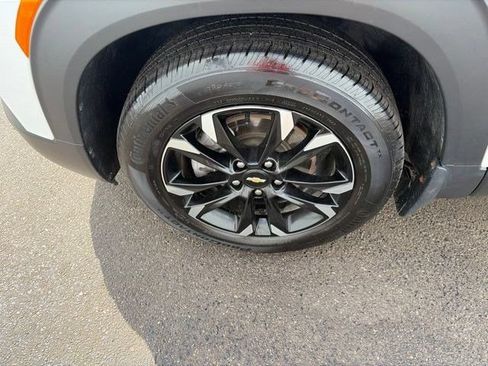 Used 2023 Chevrolet TrailBlazer LT FWD image 44