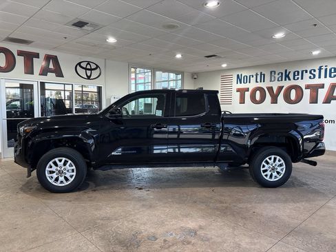 Used 2025 Toyota Tacoma SR5 AWD/4WD image 7