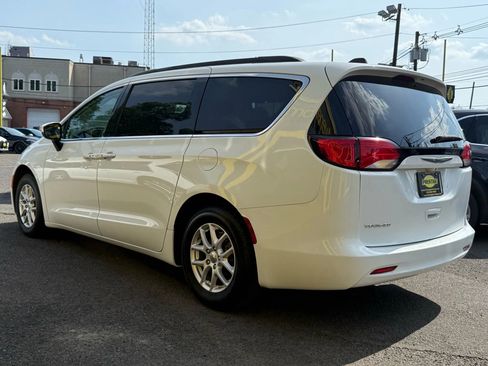 Used 2021 Chrysler Voyager Lxi image 4
