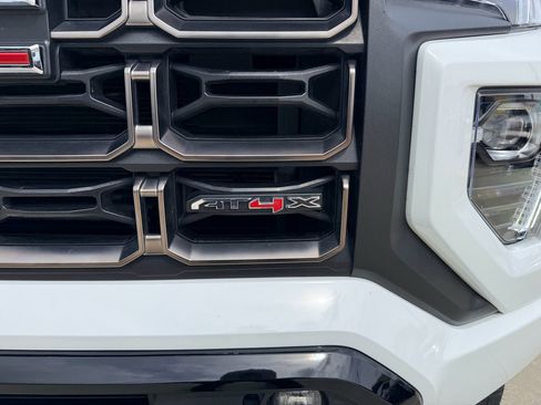 Used 2024 GMC Canyon AT4X AWD/4WD image 9