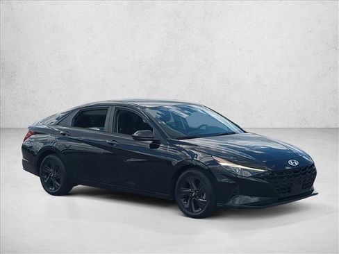 Used 2021 Hyundai Elantra SEL w/ Convenience Package FWD image 3